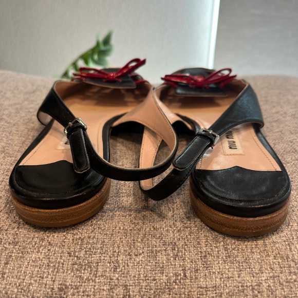 Pre owned authentic Miu Miu flats. Size 6 in black and red - Picture 3 of 3